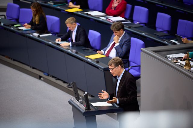 Reiche entlasten, Sozialstaat schwächen: die Politik der AfD